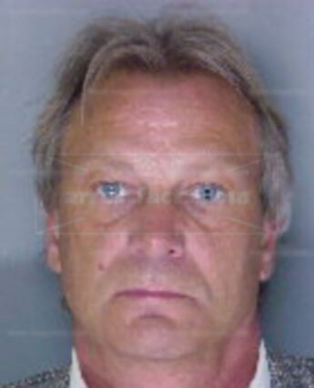 Dwight L Stoltzfus