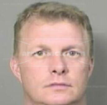 Travis Everett Carlton