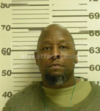 Derrick E Diggins
